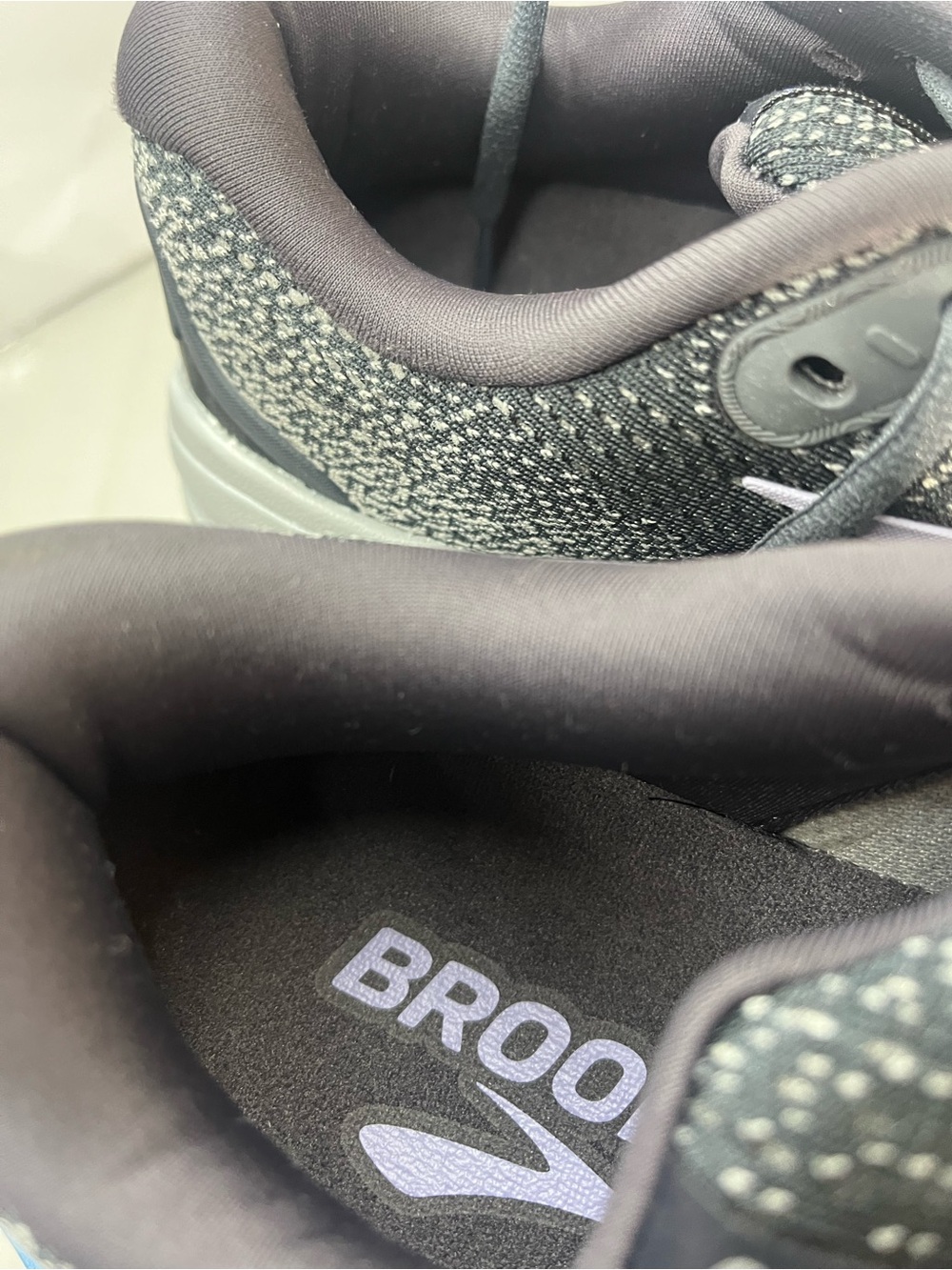 Brooks goes Max 2 woman’s size 10 like new - Picture 8 of 16